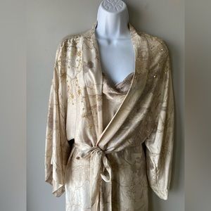 Josie Natori 100% silk and beaded lingerie set: nightgown & robe. Size M (4/6)